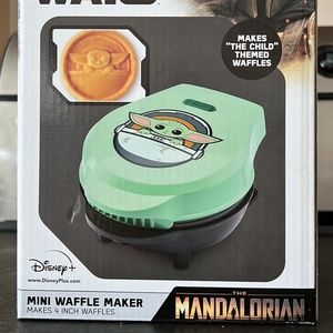 STAR WARS Baby Yoda Mandalorian Mini Waffle Maker